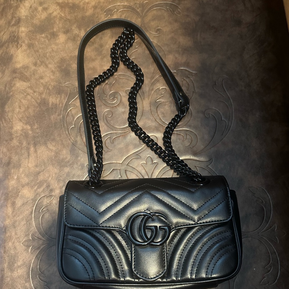 Gucci GG Marmont medium shoulder bag